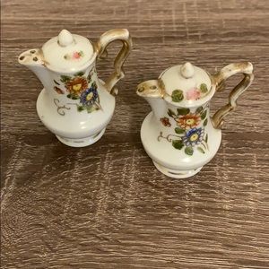 Vintage teapot salt&pepper shakers